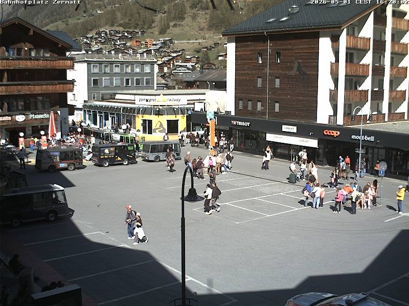 Archiv Foto Webcam Zermatt Bahnhofplatz