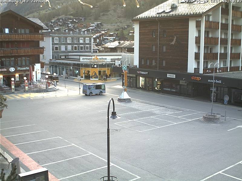Archived image Webcam Zermatt Railway station