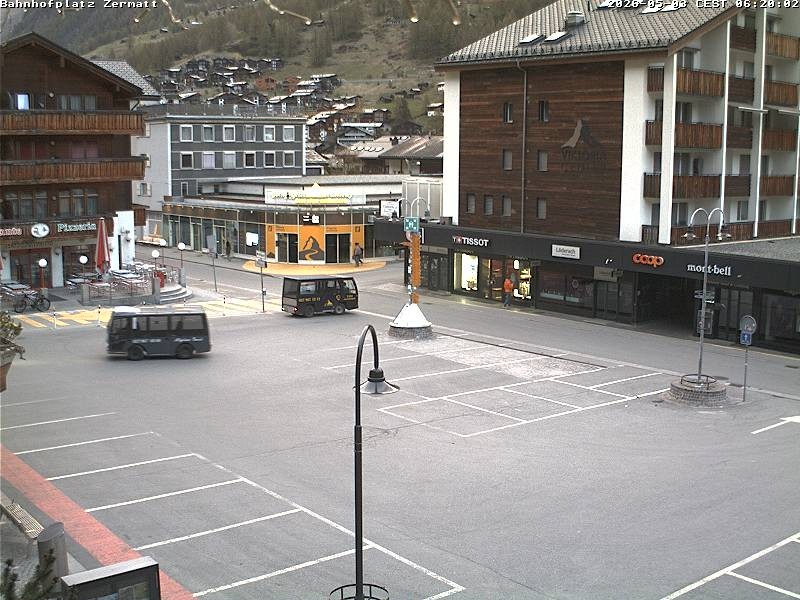 Archiv Foto Webcam Zermatt Bahnhofplatz
