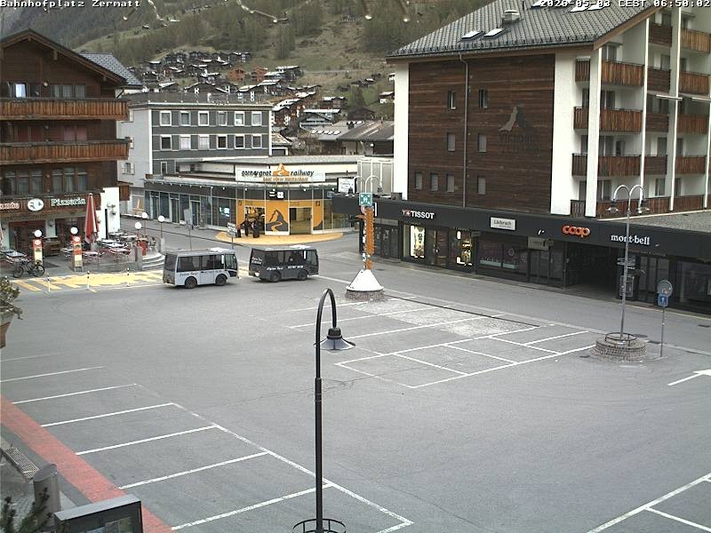 Archiv Foto Webcam Zermatt Bahnhofplatz