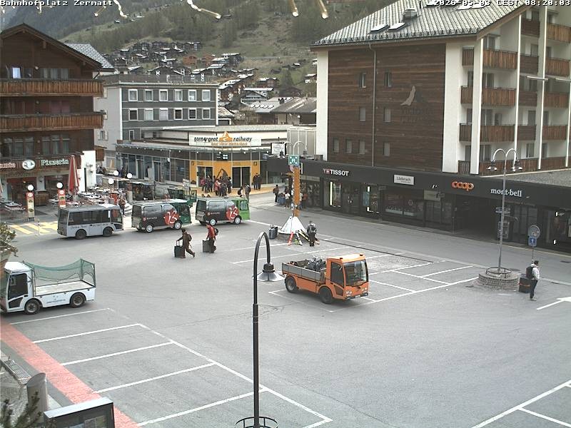 Archiv Foto Webcam Zermatt Bahnhofplatz