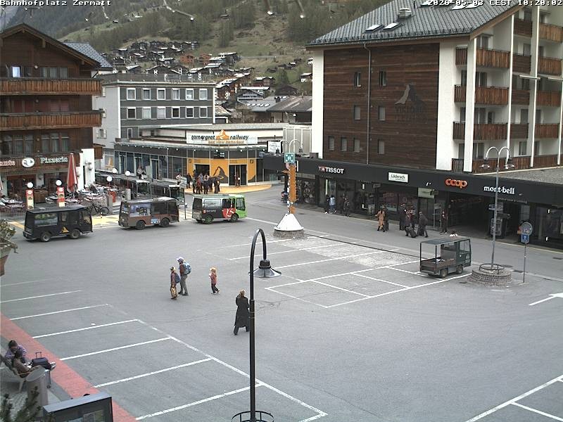 Archiv Foto Webcam Zermatt Bahnhofplatz