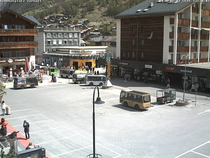 Archiv Foto Webcam Zermatt Bahnhofplatz