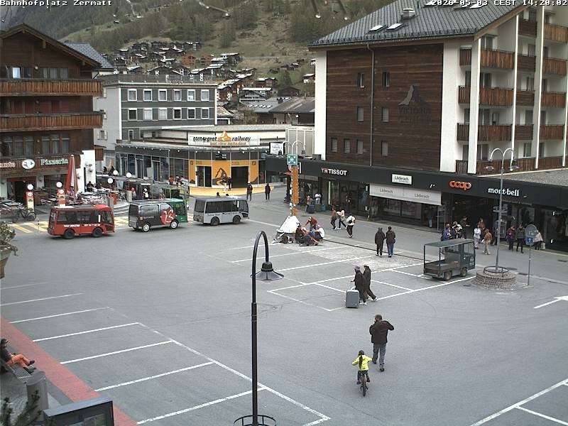 Archiv Foto Webcam Zermatt Bahnhofplatz