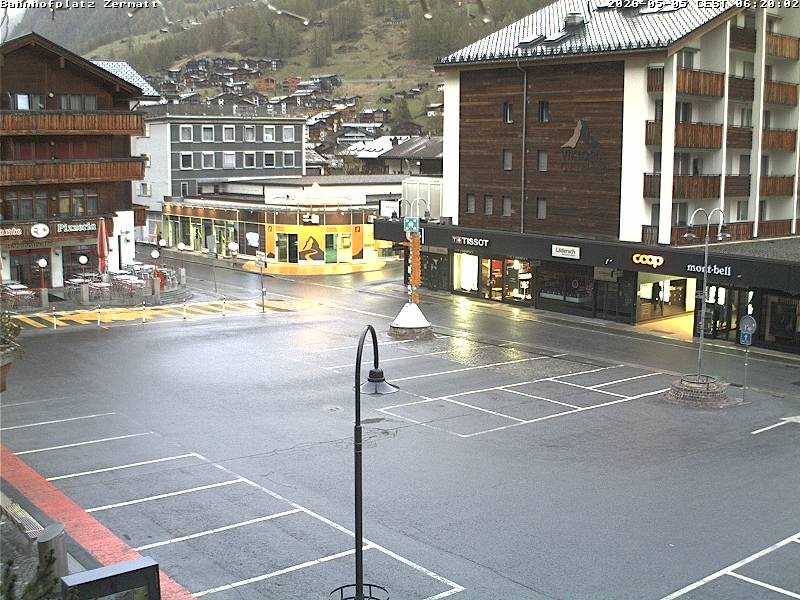Archiv Foto Webcam Zermatt Bahnhofplatz
