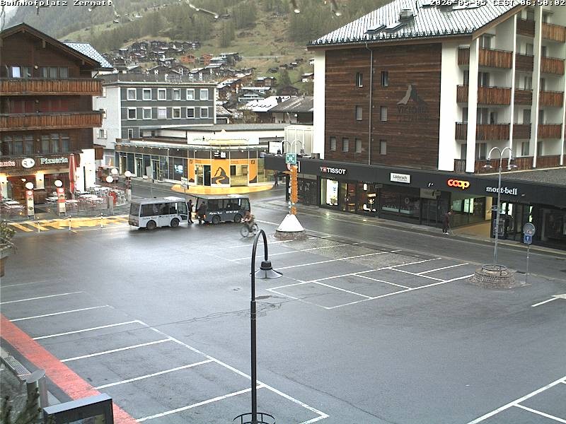 Archiv Foto Webcam Zermatt Bahnhofplatz