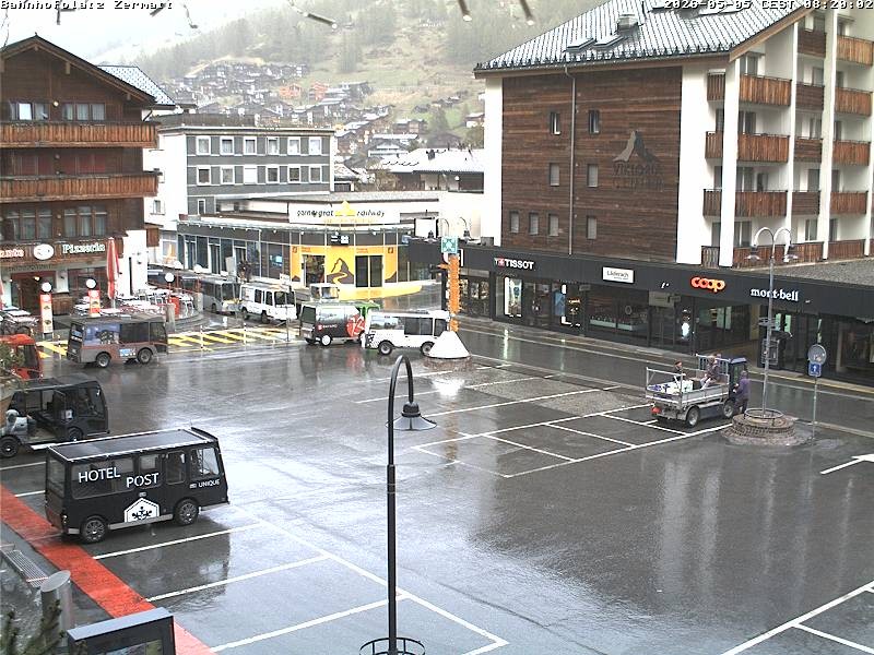 Archiv Foto Webcam Zermatt Bahnhofplatz