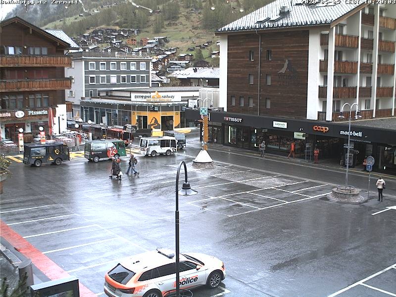Archiv Foto Webcam Zermatt Bahnhofplatz