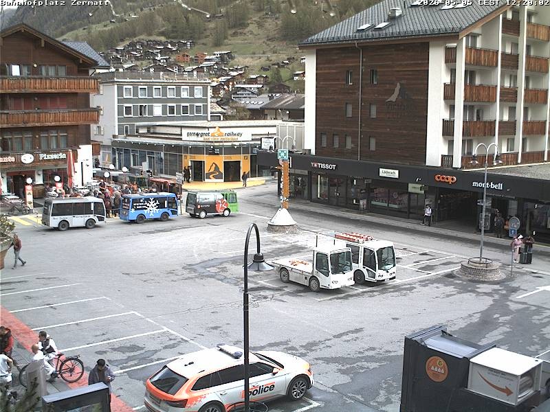 Archiv Foto Webcam Zermatt Bahnhofplatz