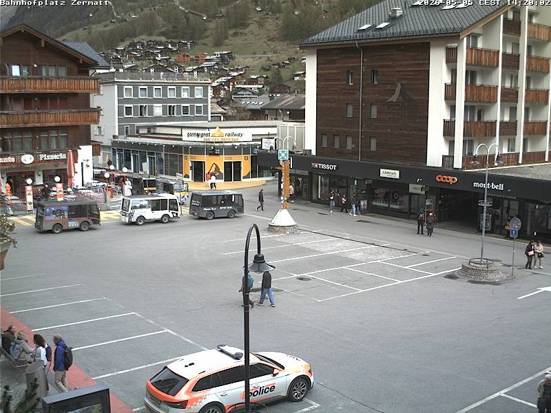 Archiv Foto Webcam Zermatt Bahnhofplatz