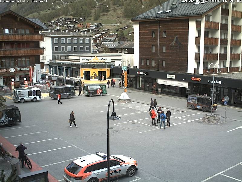 Archiv Foto Webcam Zermatt Bahnhofplatz