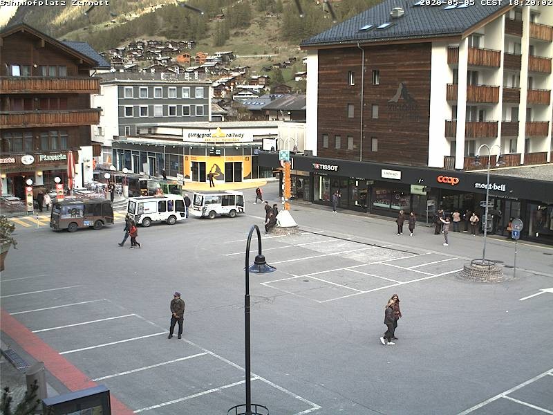 Archiv Foto Webcam Zermatt Bahnhofplatz