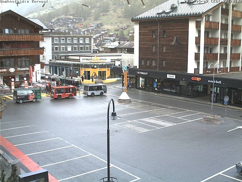 Archiv Foto Webcam Zermatt Bahnhofplatz