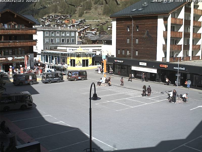 Archiv Foto Webcam Zermatt Bahnhofplatz