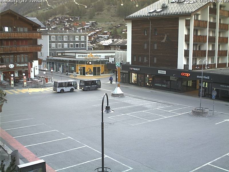 Archiv Foto Webcam Zermatt Bahnhofplatz