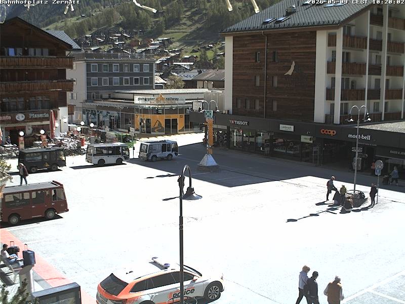 Archiv Foto Webcam Zermatt Bahnhofplatz