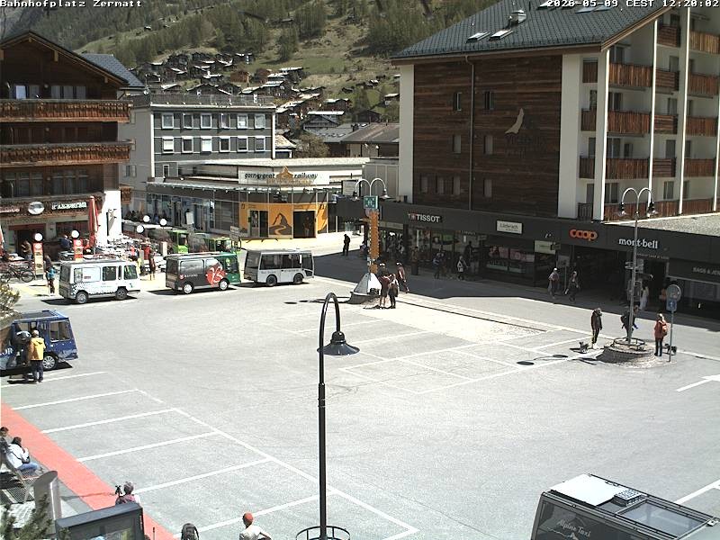 Archiv Foto Webcam Zermatt Bahnhofplatz