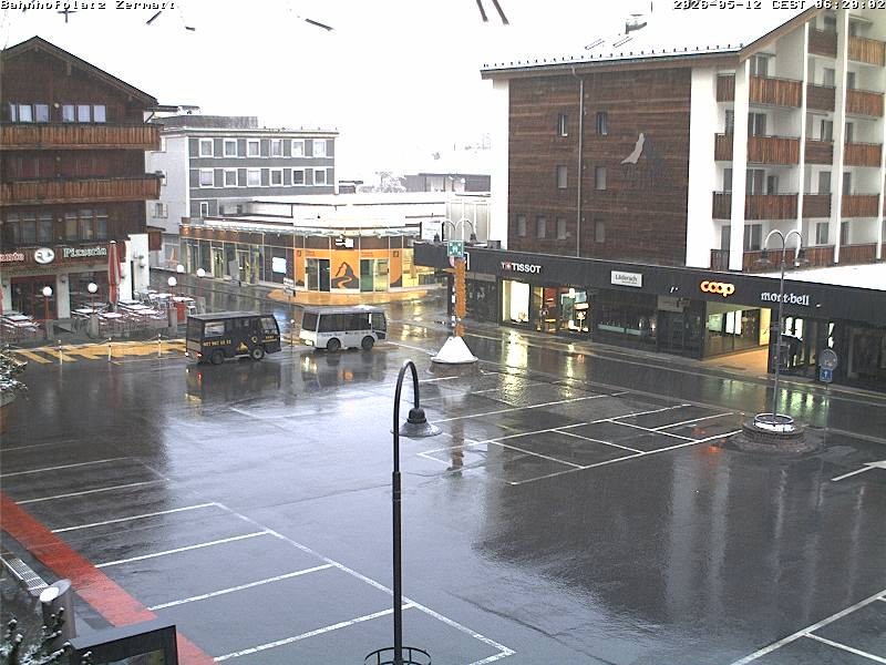 Archiv Foto Webcam Zermatt Bahnhofplatz