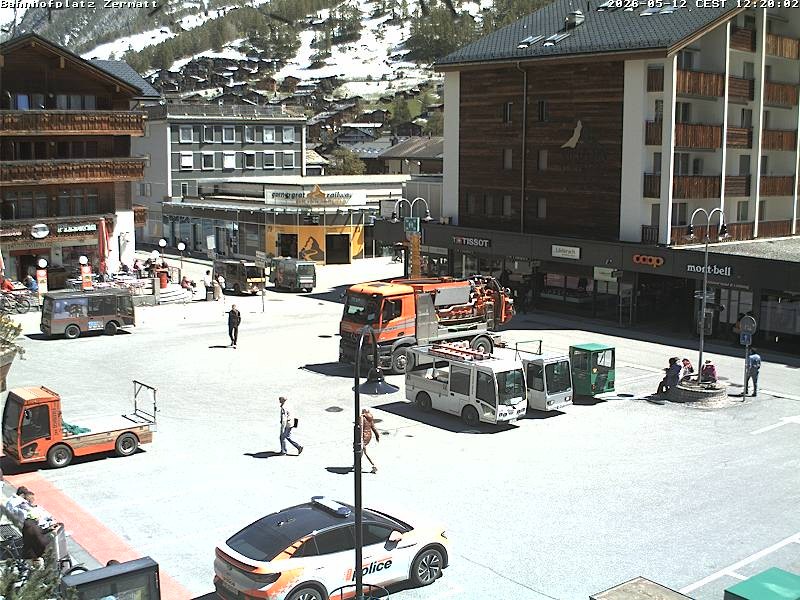 Archiv Foto Webcam Zermatt Bahnhofplatz