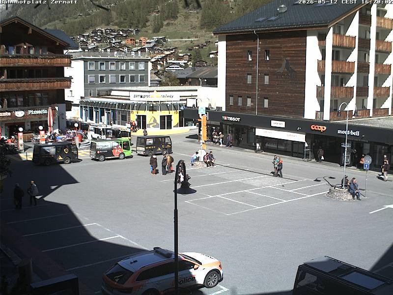 Archiv Foto Webcam Zermatt Bahnhofplatz