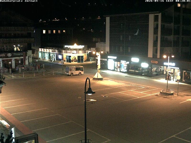 Archiv Foto Webcam Zermatt Bahnhofplatz