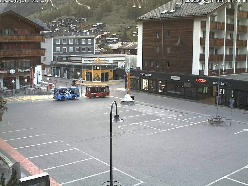 Archived image Webcam Zermatt Railway station