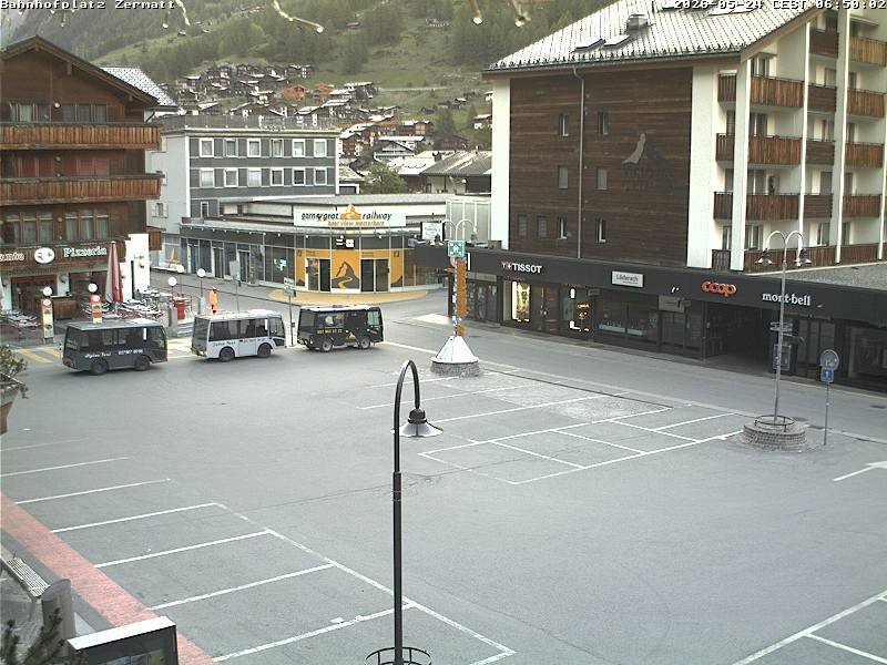 Archiv Foto Webcam Zermatt Bahnhofplatz