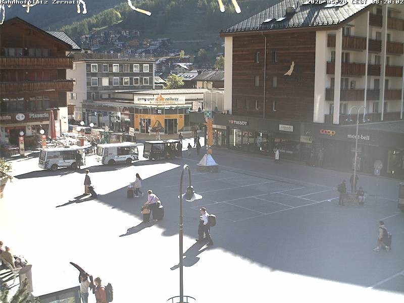 Archiv Foto Webcam Zermatt Bahnhofplatz
