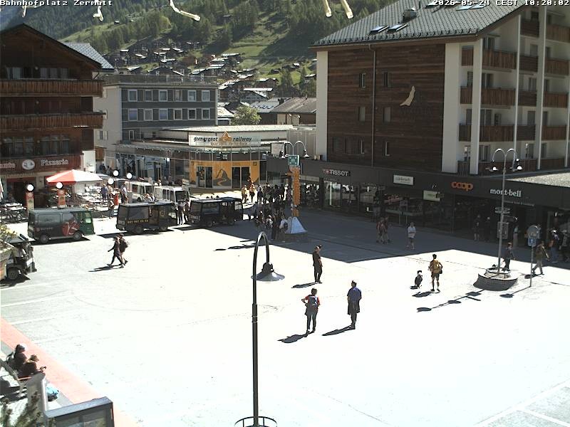 Archiv Foto Webcam Zermatt Bahnhofplatz