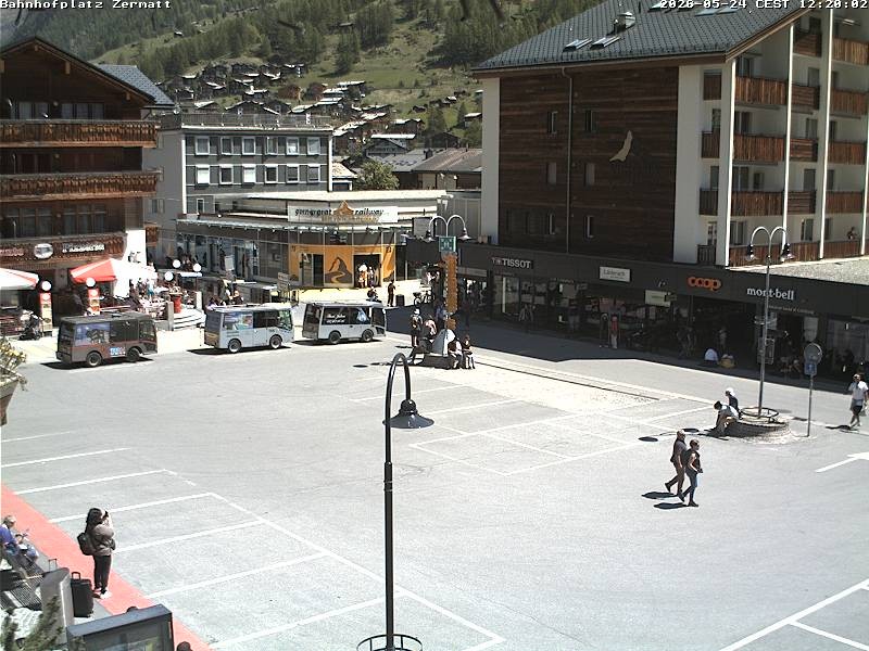 Archiv Foto Webcam Zermatt Bahnhofplatz
