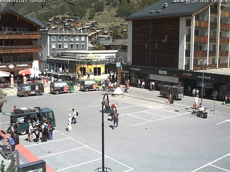 Archiv Foto Webcam Zermatt Bahnhofplatz