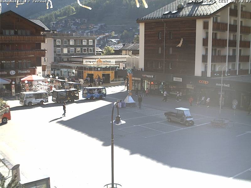 Archiv Foto Webcam Zermatt Bahnhofplatz