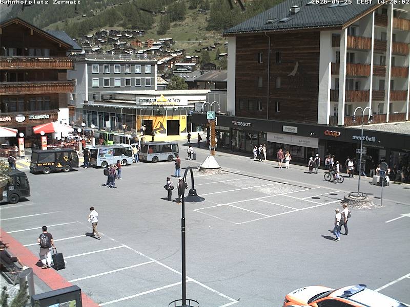 Archiv Foto Webcam Zermatt Bahnhofplatz