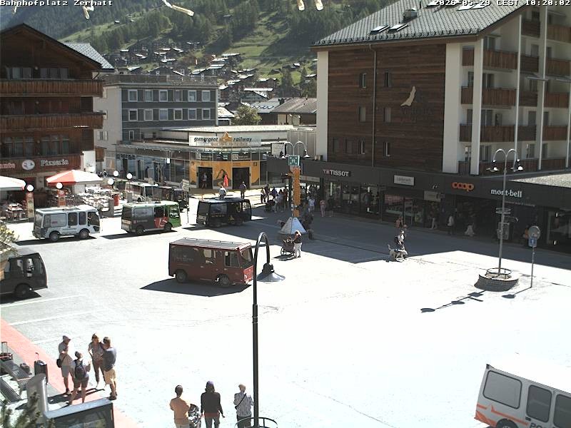 Archiv Foto Webcam Zermatt Bahnhofplatz