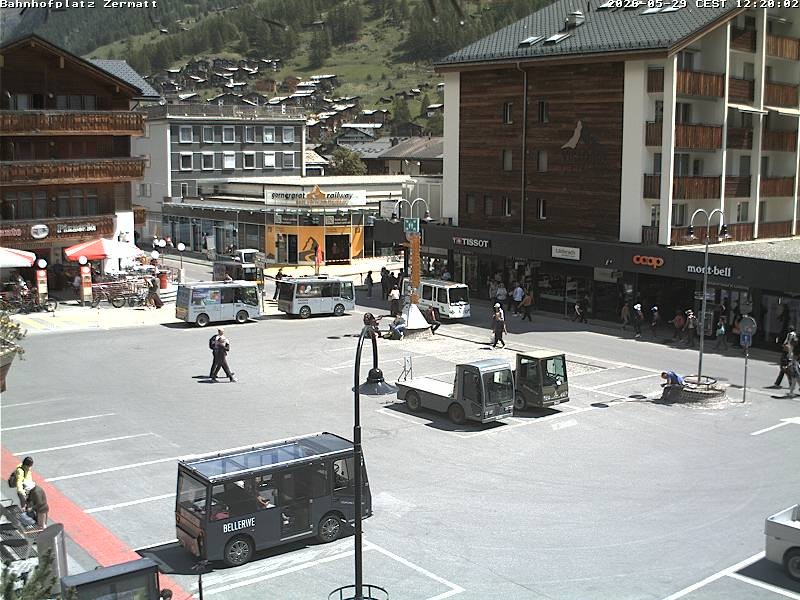 Archiv Foto Webcam Zermatt Bahnhofplatz