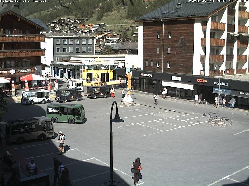 Archiv Foto Webcam Zermatt Bahnhofplatz