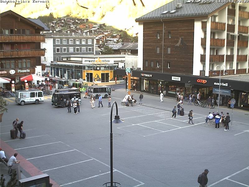 Archiv Foto Webcam Zermatt Bahnhofplatz