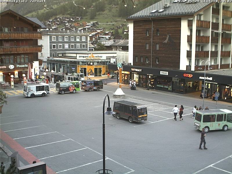Archiv Foto Webcam Zermatt Bahnhofplatz