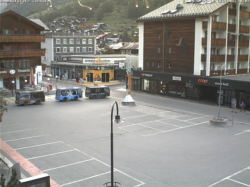 Archiv Foto Webcam Zermatt Bahnhofplatz