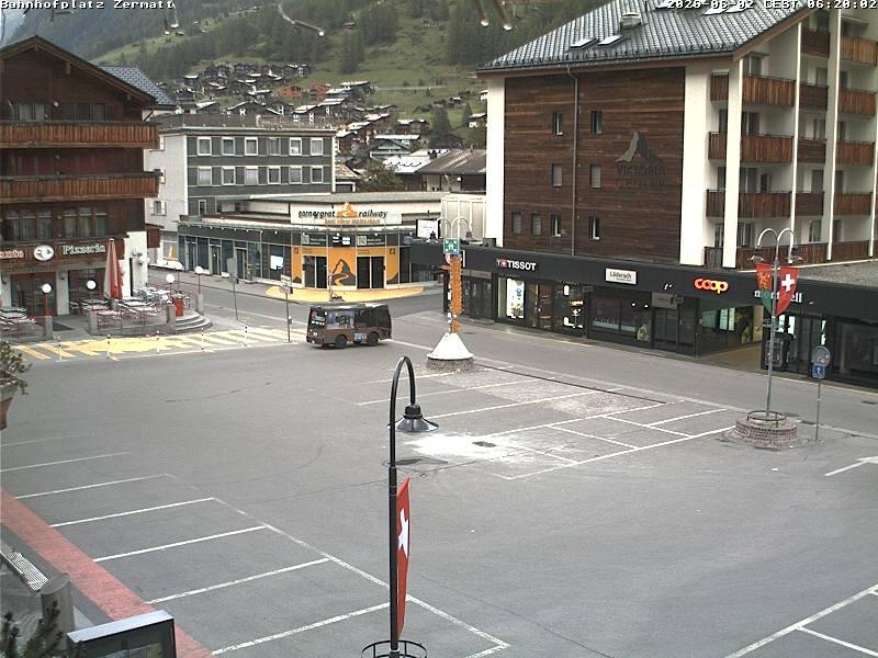 Archiv Foto Webcam Zermatt Bahnhofplatz
