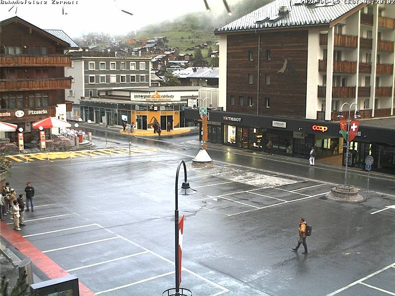 Archiv Foto Webcam Zermatt Bahnhofplatz