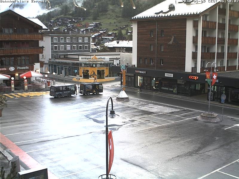 Archiv Foto Webcam Zermatt Bahnhofplatz