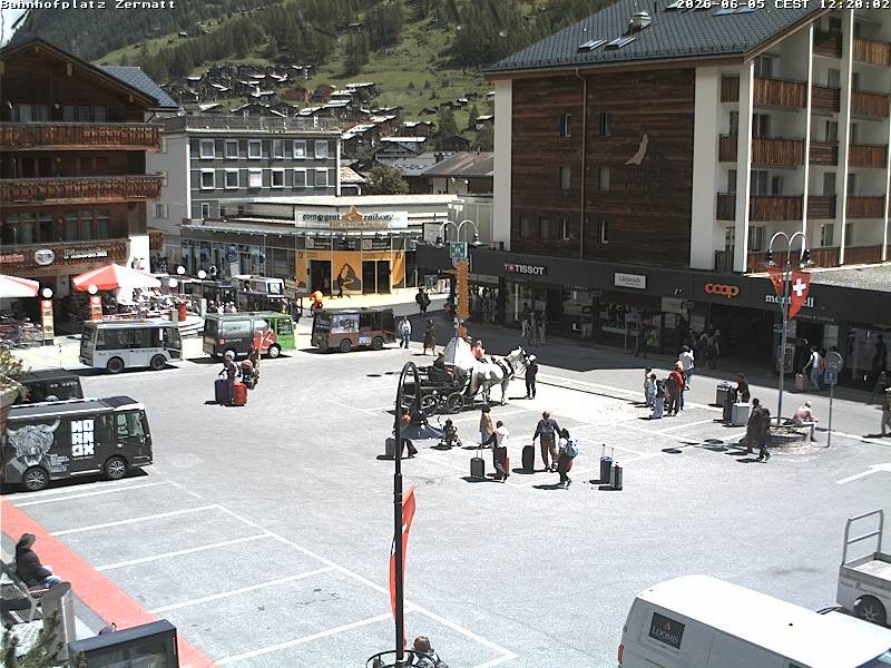 Archiv Foto Webcam Zermatt Bahnhofplatz