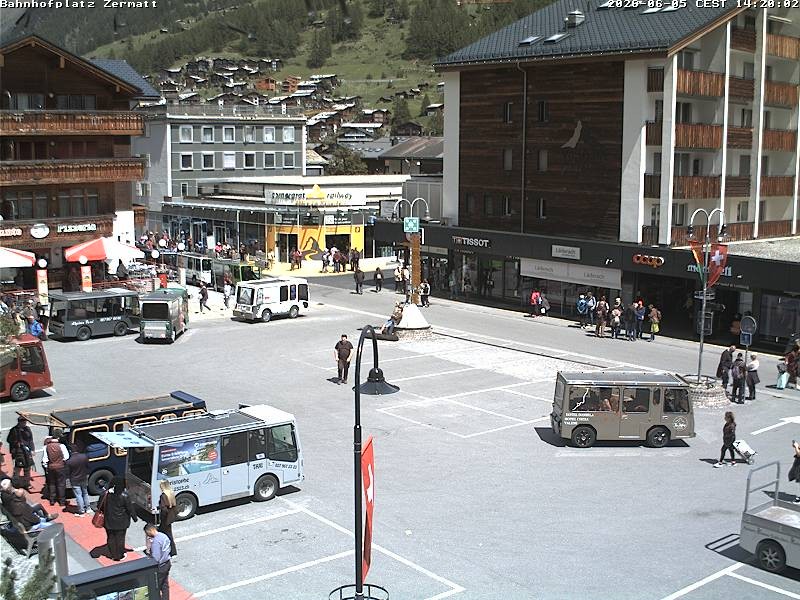 Archiv Foto Webcam Zermatt Bahnhofplatz