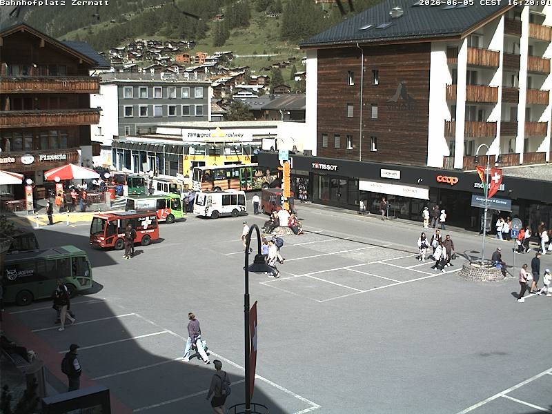 Archiv Foto Webcam Zermatt Bahnhofplatz