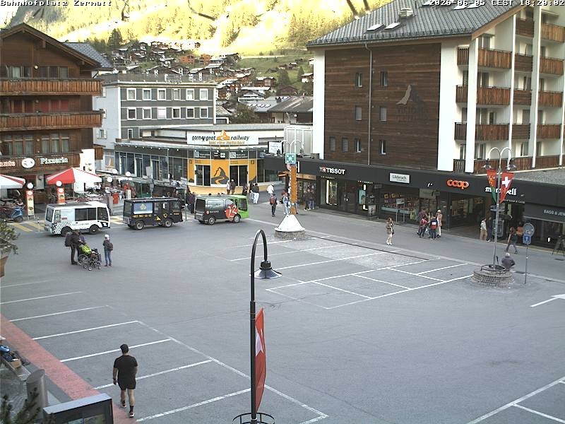 Archiv Foto Webcam Zermatt Bahnhofplatz