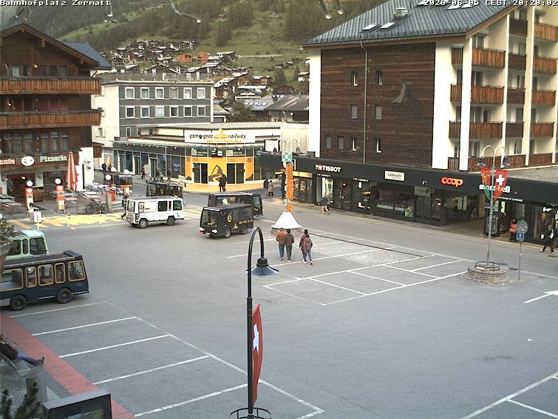 Archiv Foto Webcam Zermatt Bahnhofplatz