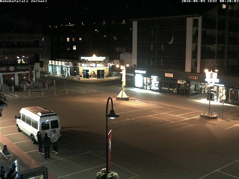 Archiv Foto Webcam Zermatt Bahnhofplatz