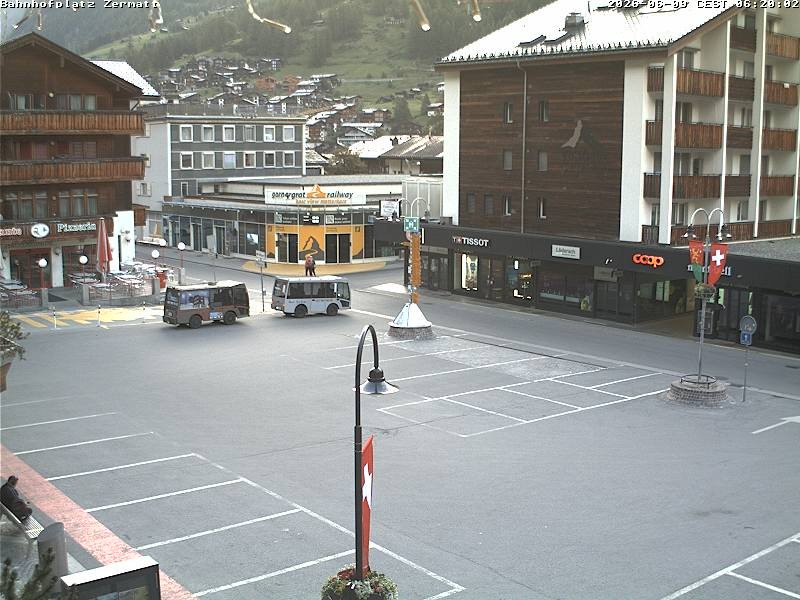 Archiv Foto Webcam Zermatt Bahnhofplatz