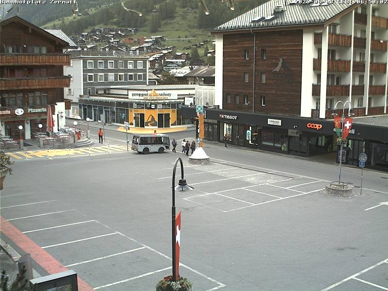 Archiv Foto Webcam Zermatt Bahnhofplatz